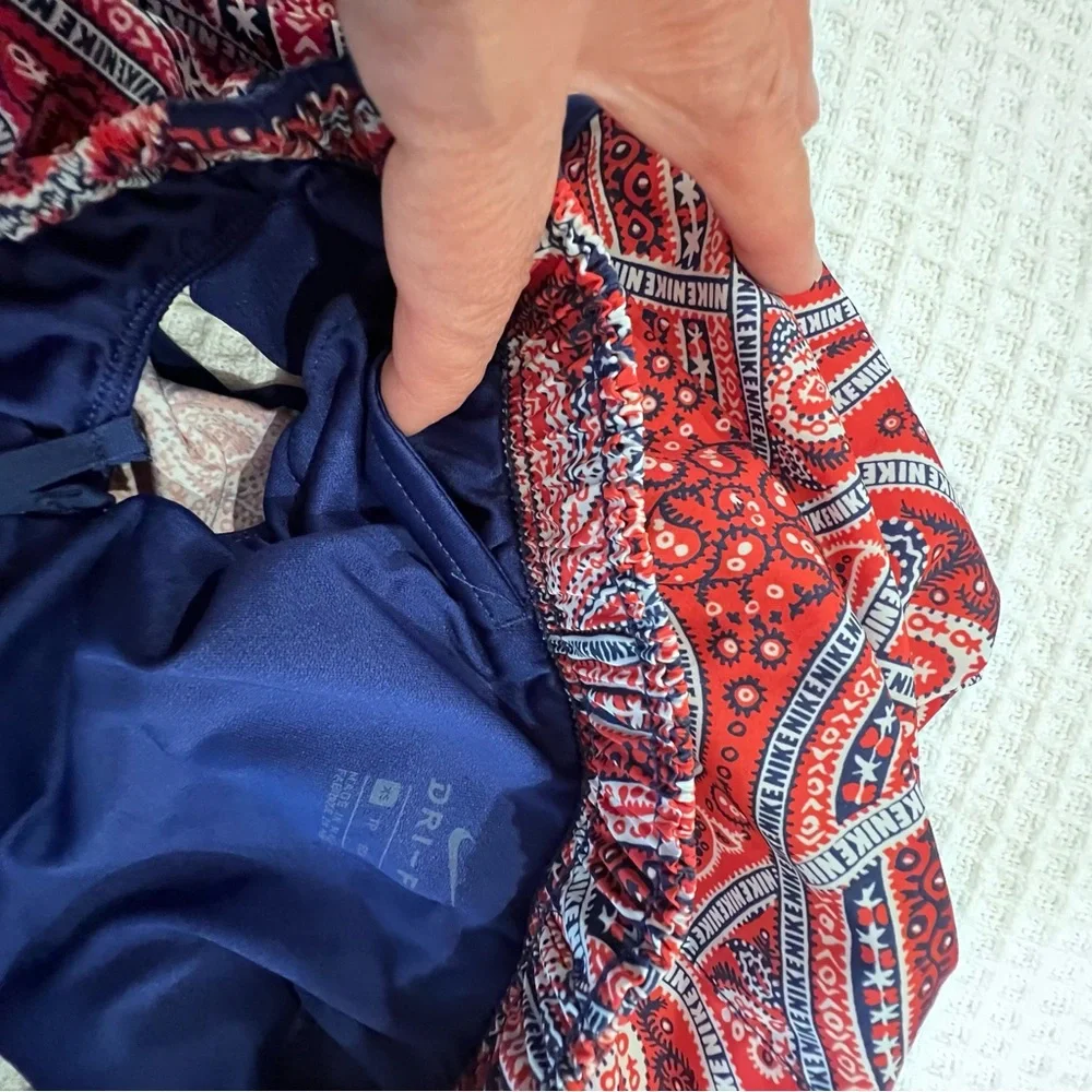 Nike’s women Tempo Paisley‎ running shorts size XS